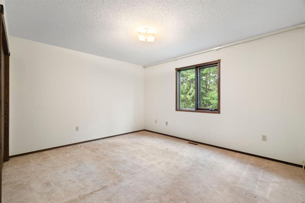 39 Bearspaw Ridge Crescent