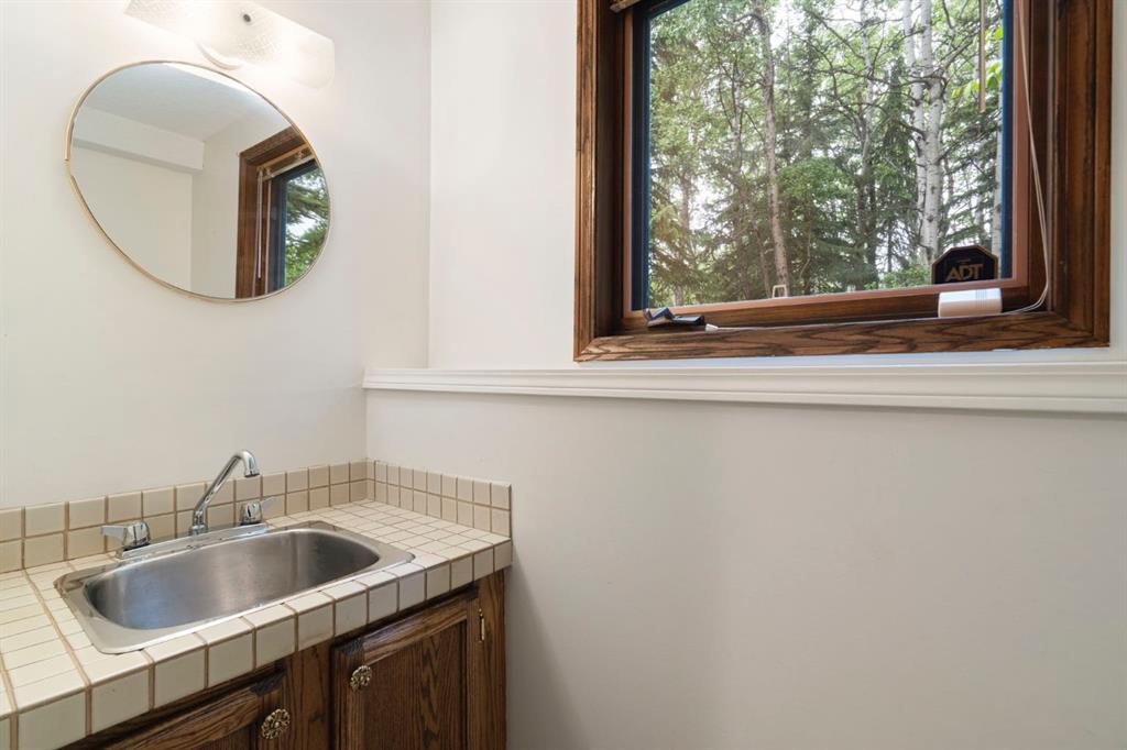 39 Bearspaw Ridge Crescent
