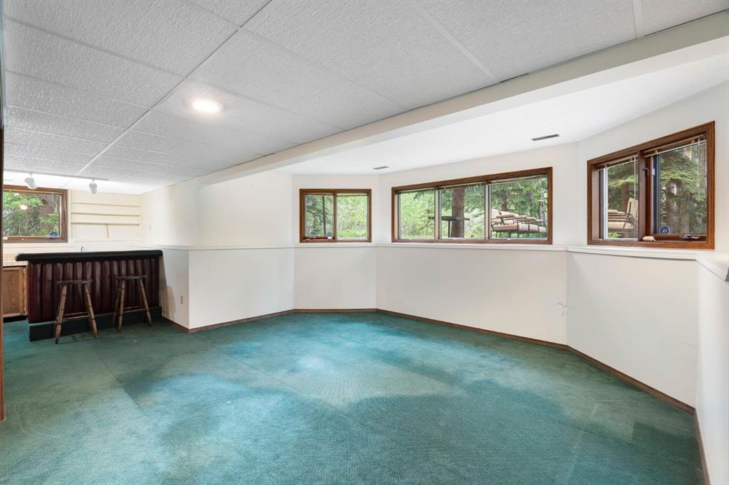 39 Bearspaw Ridge Crescent