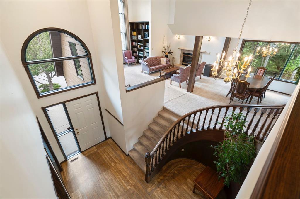 39 Bearspaw Ridge Crescent