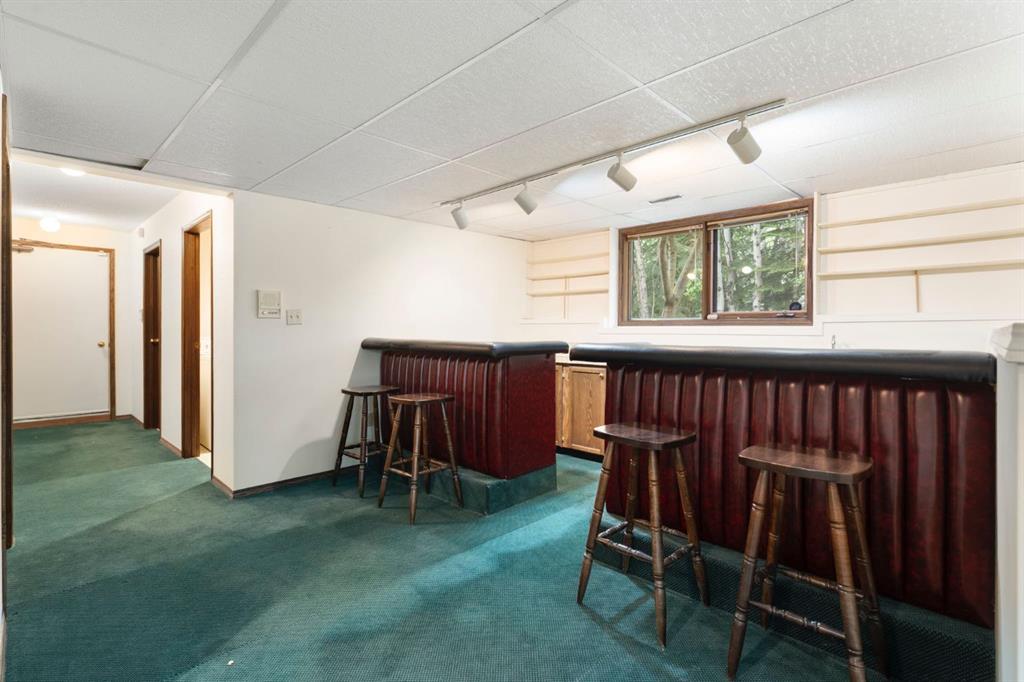 39 Bearspaw Ridge Crescent