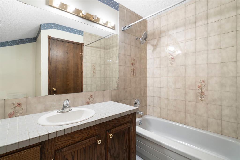 39 Bearspaw Ridge Crescent