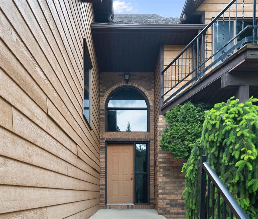 39 Bearspaw Ridge Crescent
