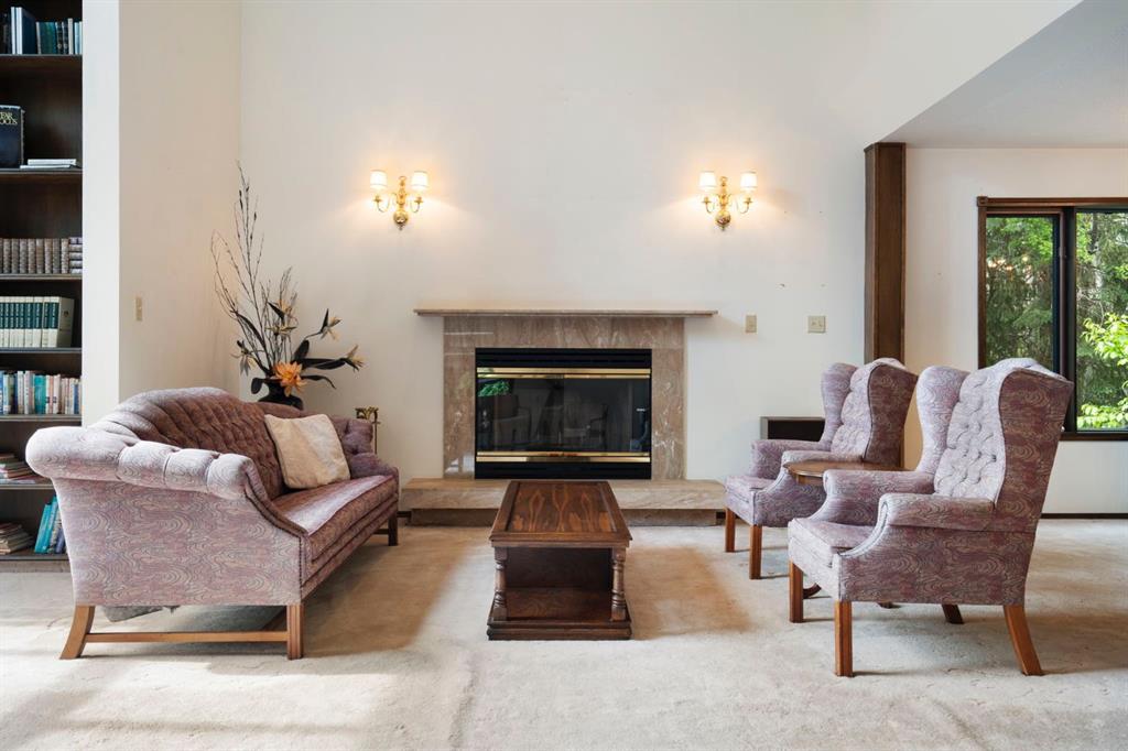 39 Bearspaw Ridge Crescent