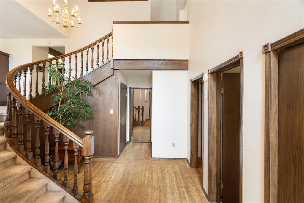 39 Bearspaw Ridge Crescent