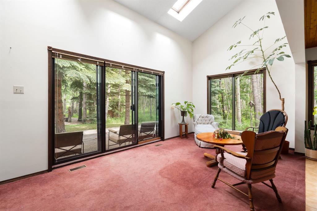 39 Bearspaw Ridge Crescent