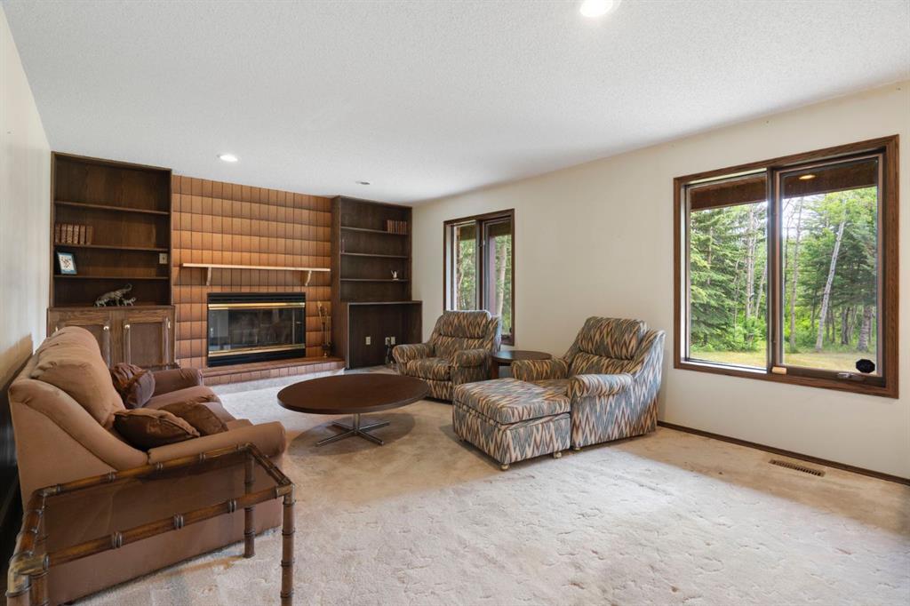 39 Bearspaw Ridge Crescent