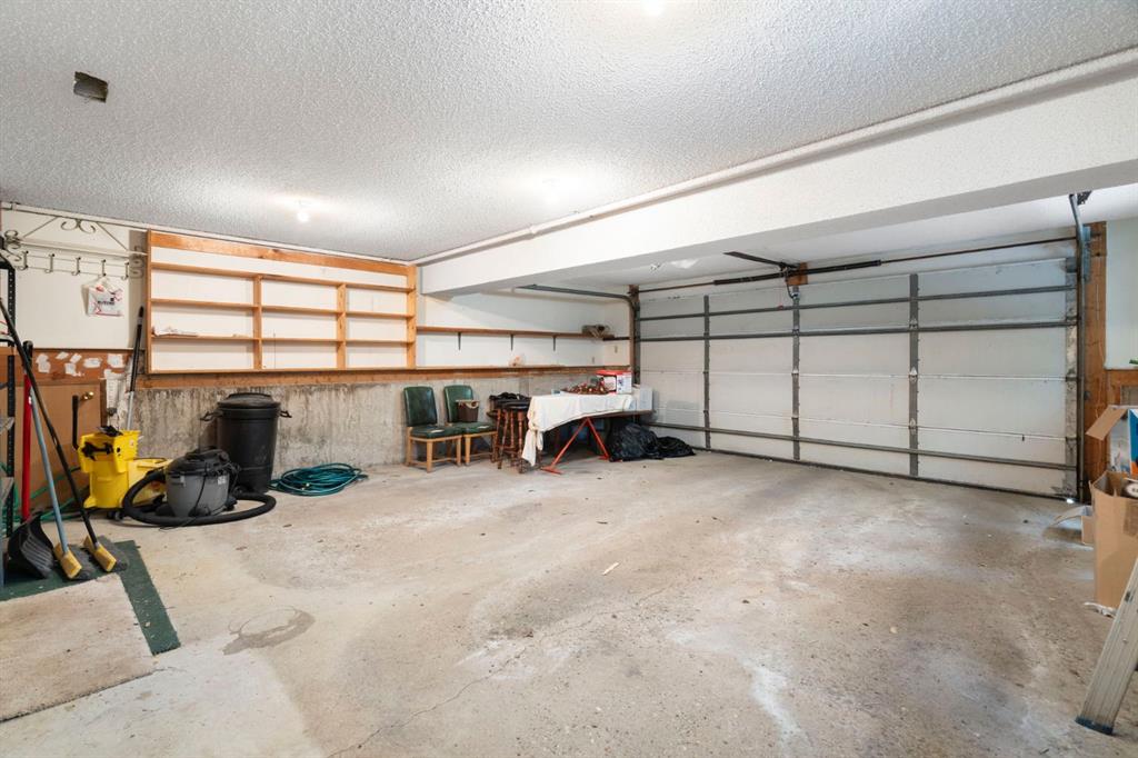 39 Bearspaw Ridge Crescent