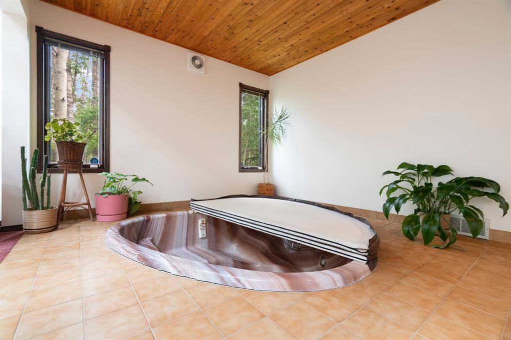 39 Bearspaw Ridge Crescent