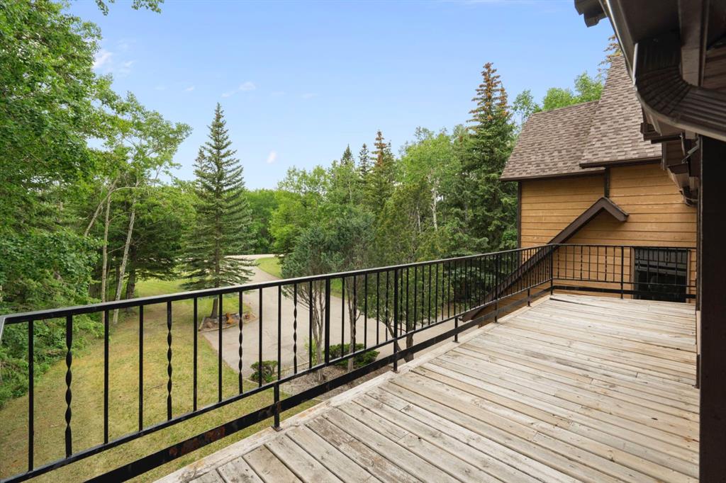 39 Bearspaw Ridge Crescent