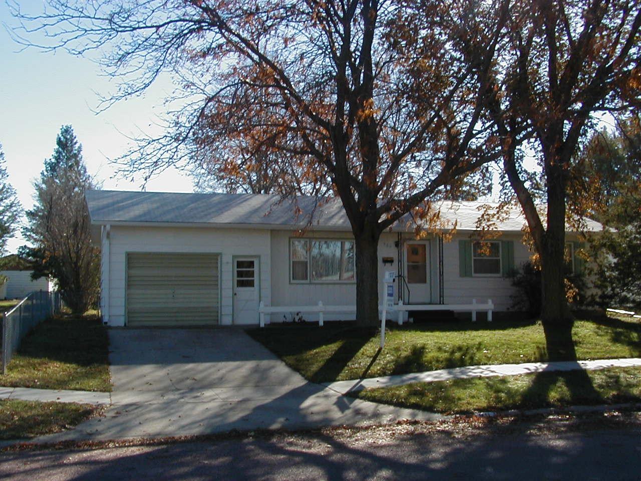 905 Elm
