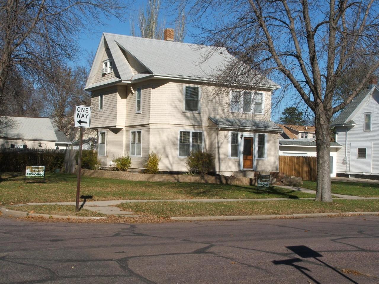 800 E 3rd