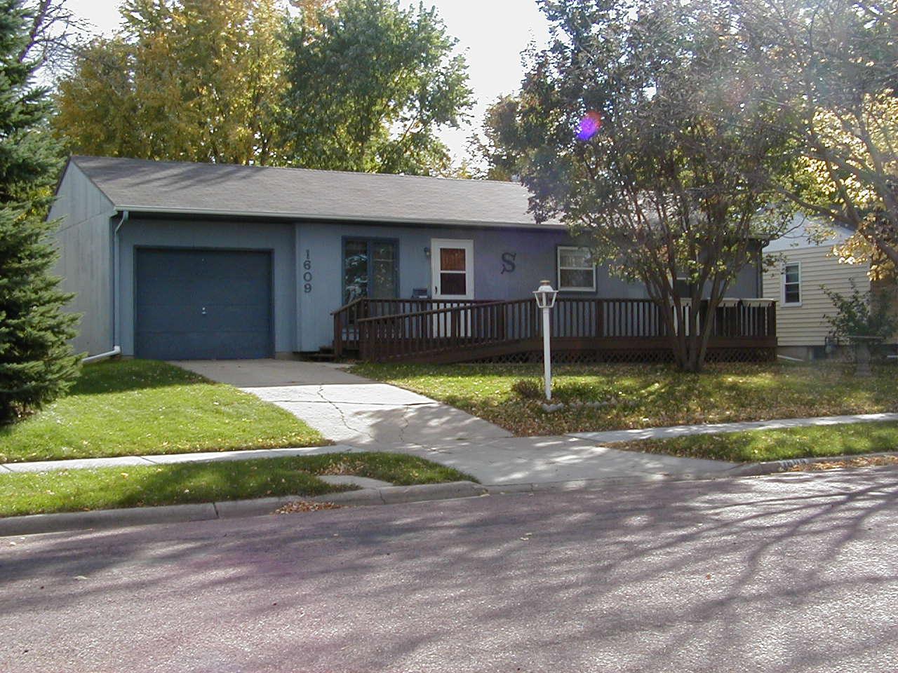 1609 Bridle Dr