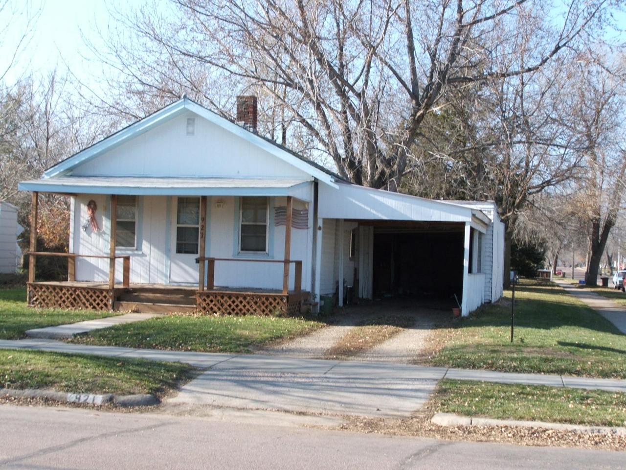 921 N Rowley