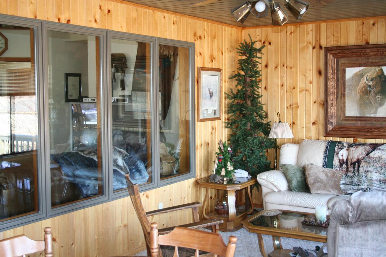 2604 Thunderbird Drive
