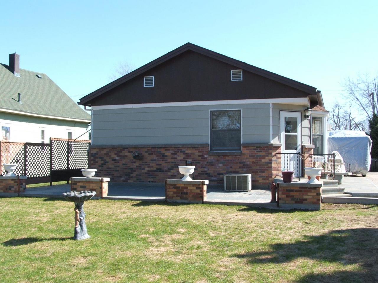 1303 E 1st