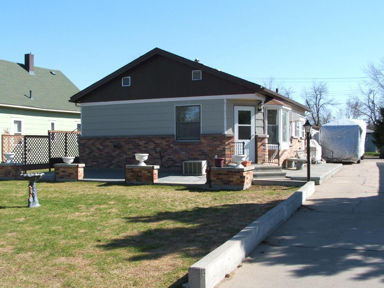 1303 E 1st