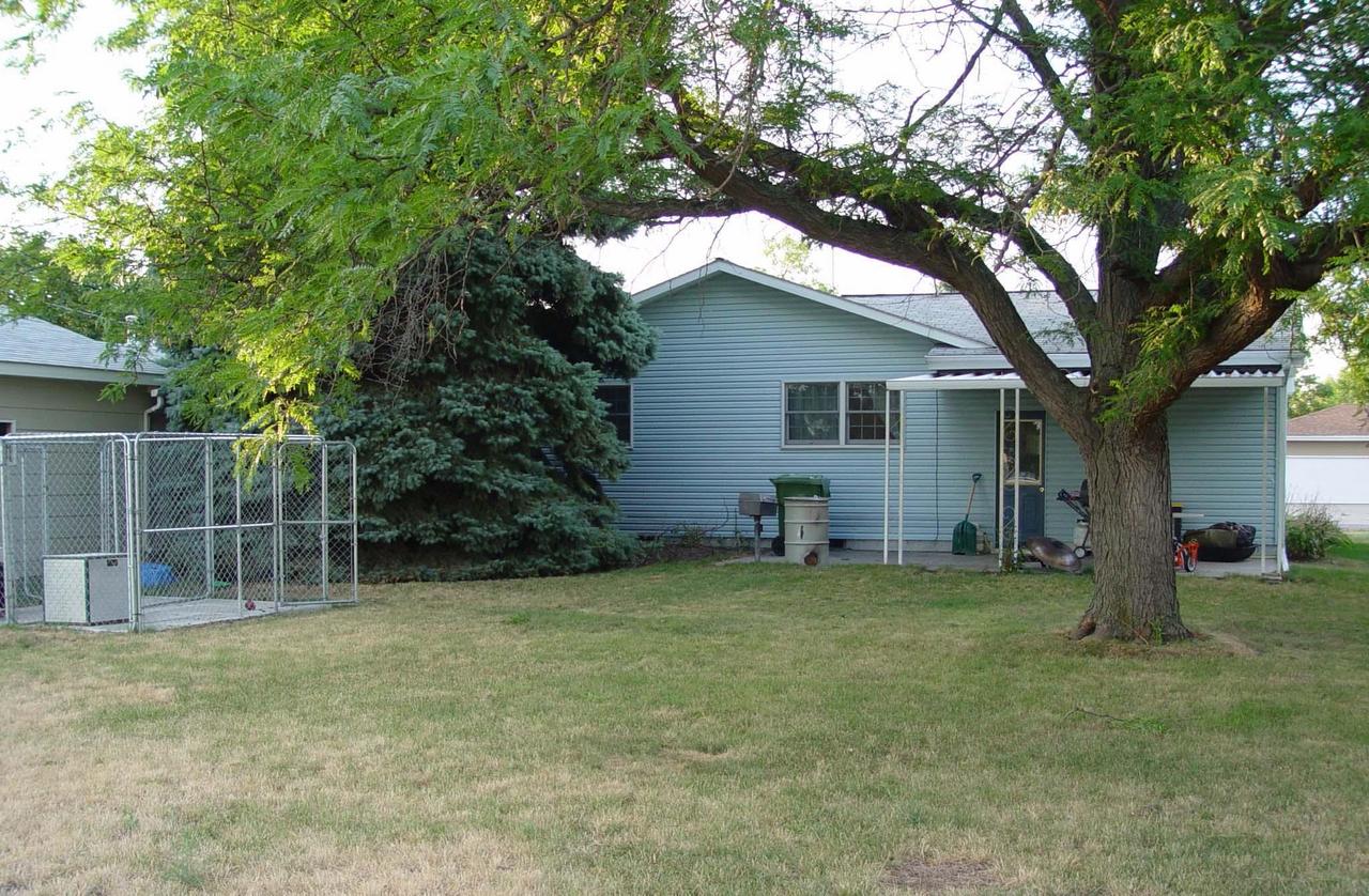 1609 E 3rd