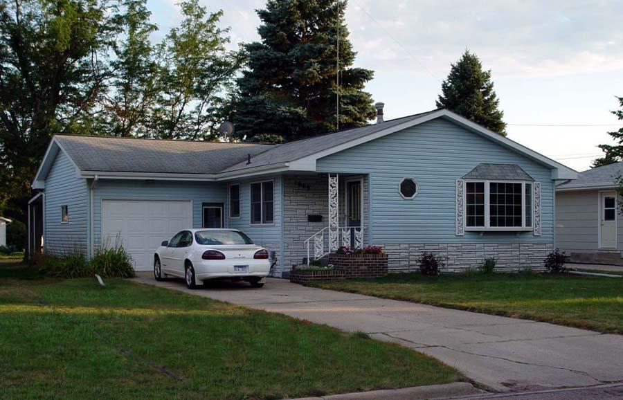1609 E 3rd