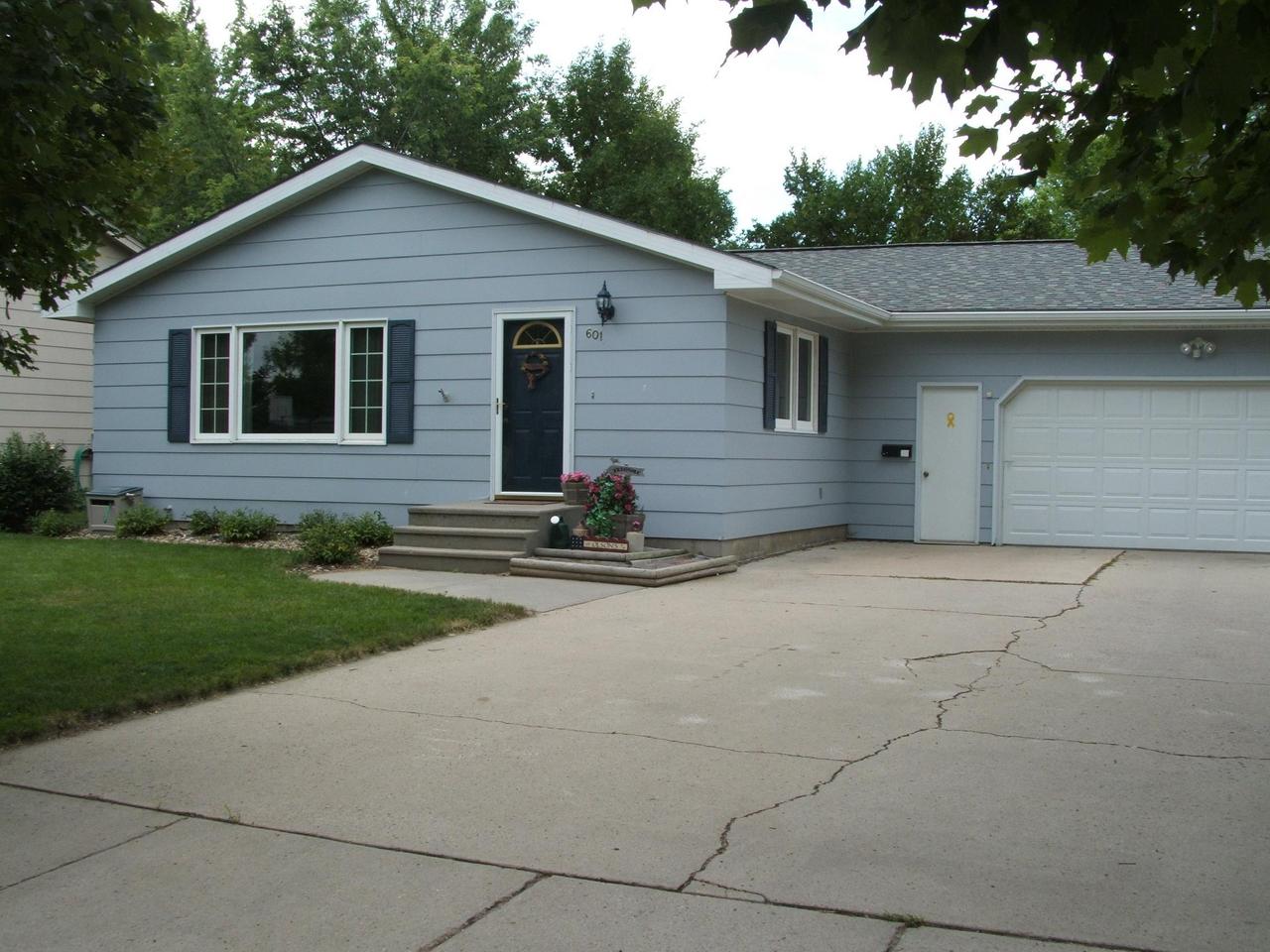 601 E 16th