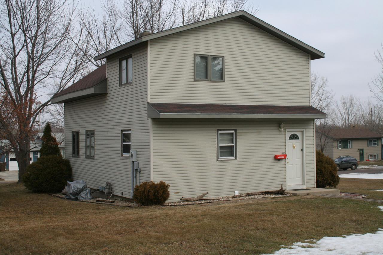 1221 Hanson