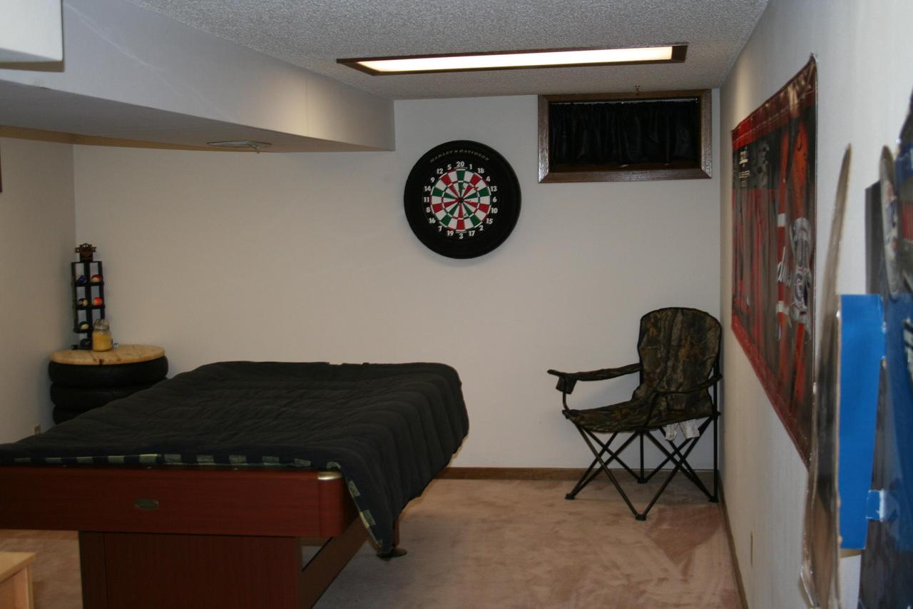 1221 Hanson