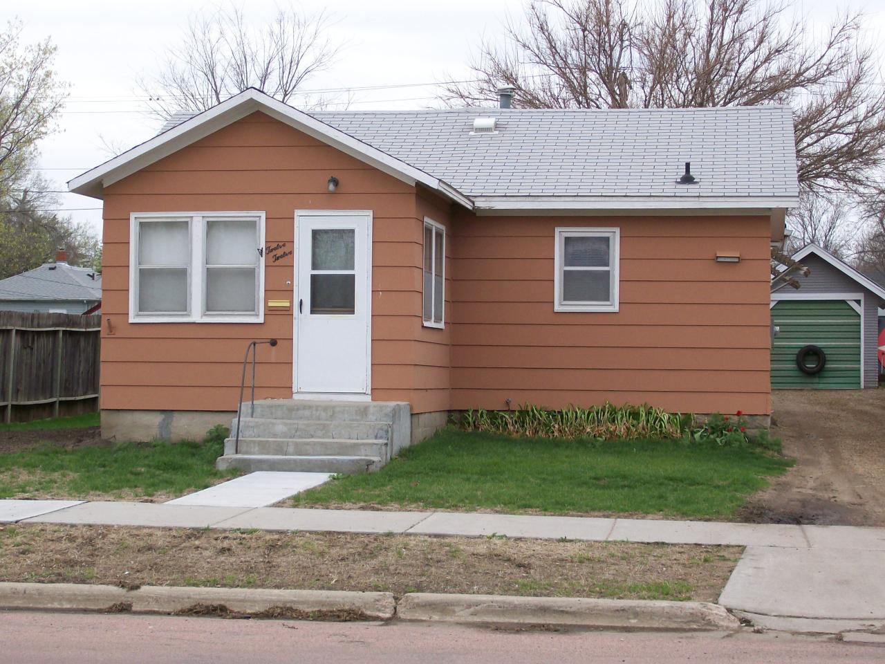 1212 E 1st