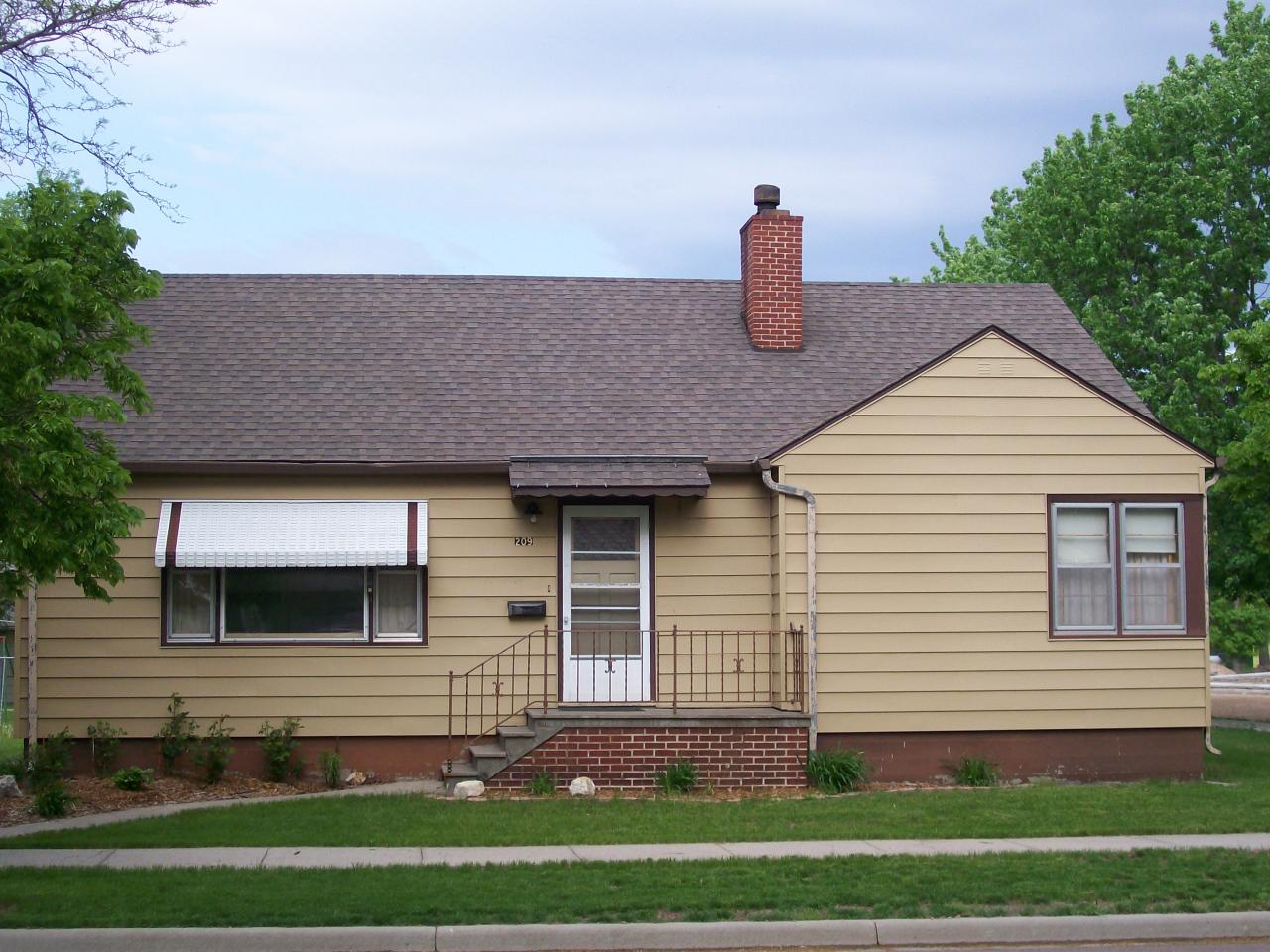 209 N 1st