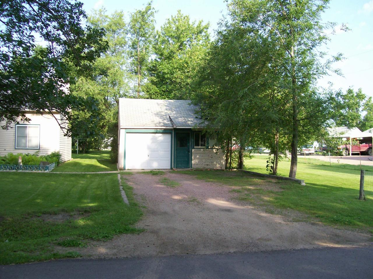 711 Poplar