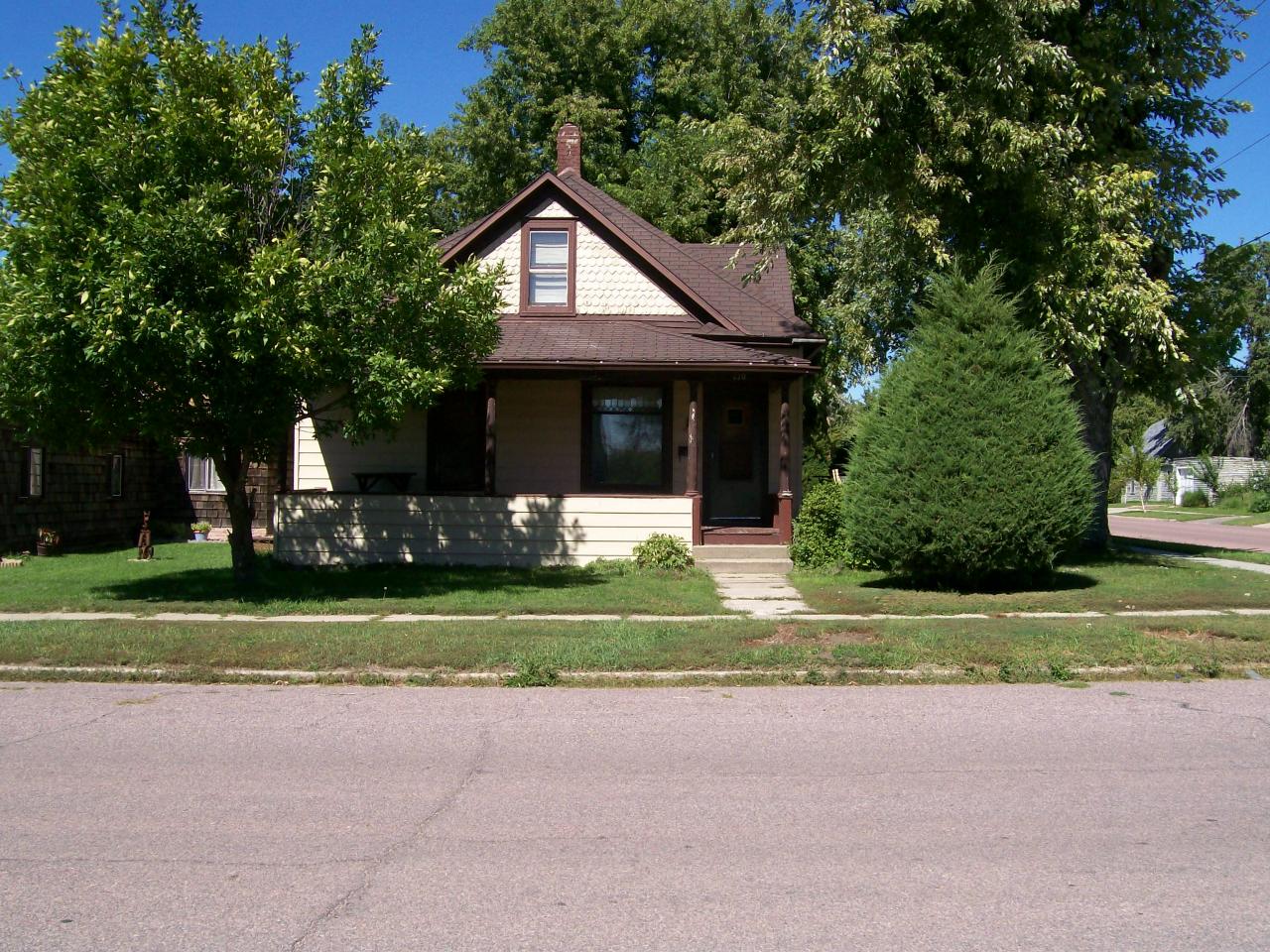 220 E 9th