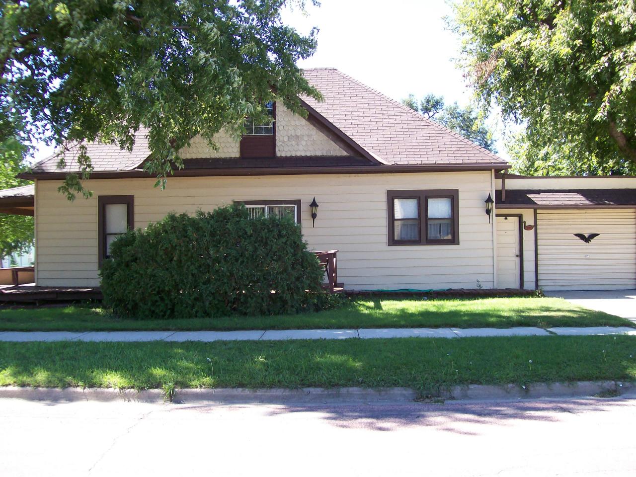 220 E 9th
