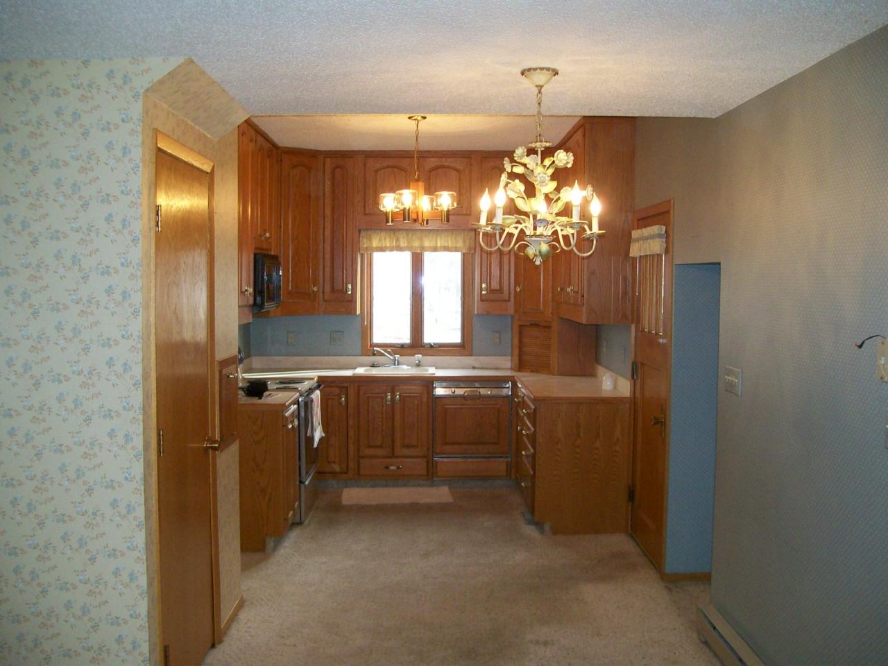 701 N MAIN ST