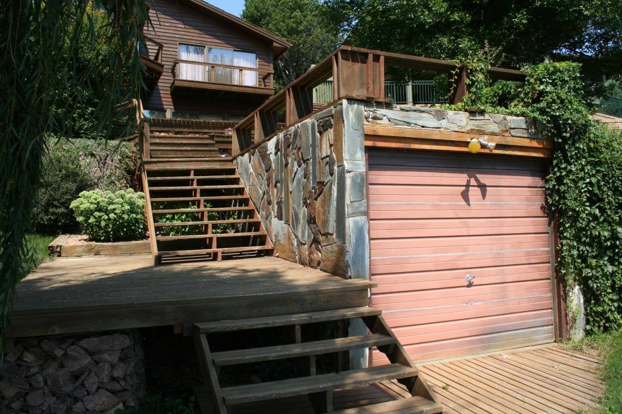 112 N HARMON DR