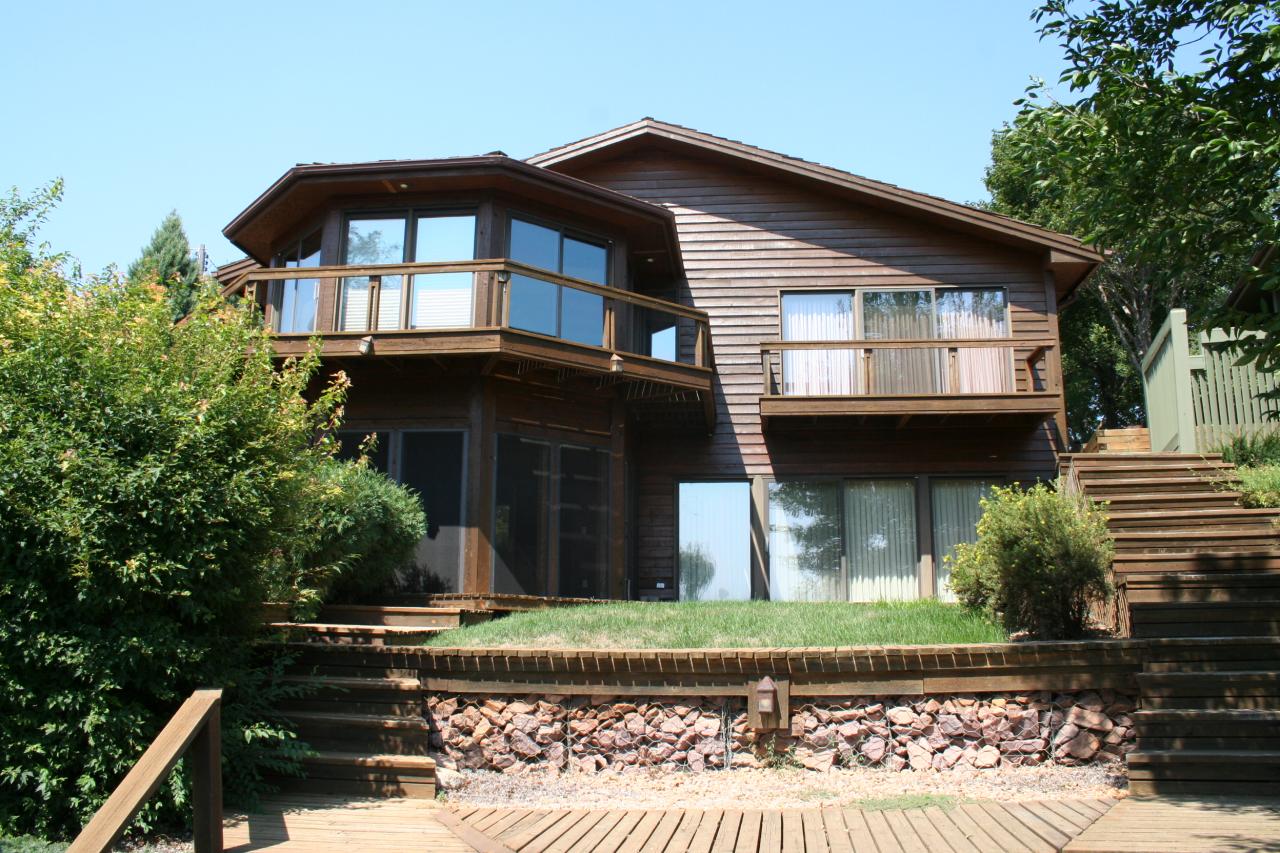 112 N HARMON DR