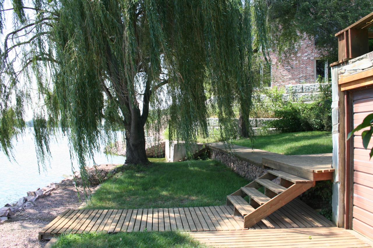 112 N HARMON DR