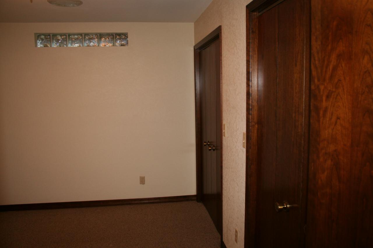 112 N HARMON DR