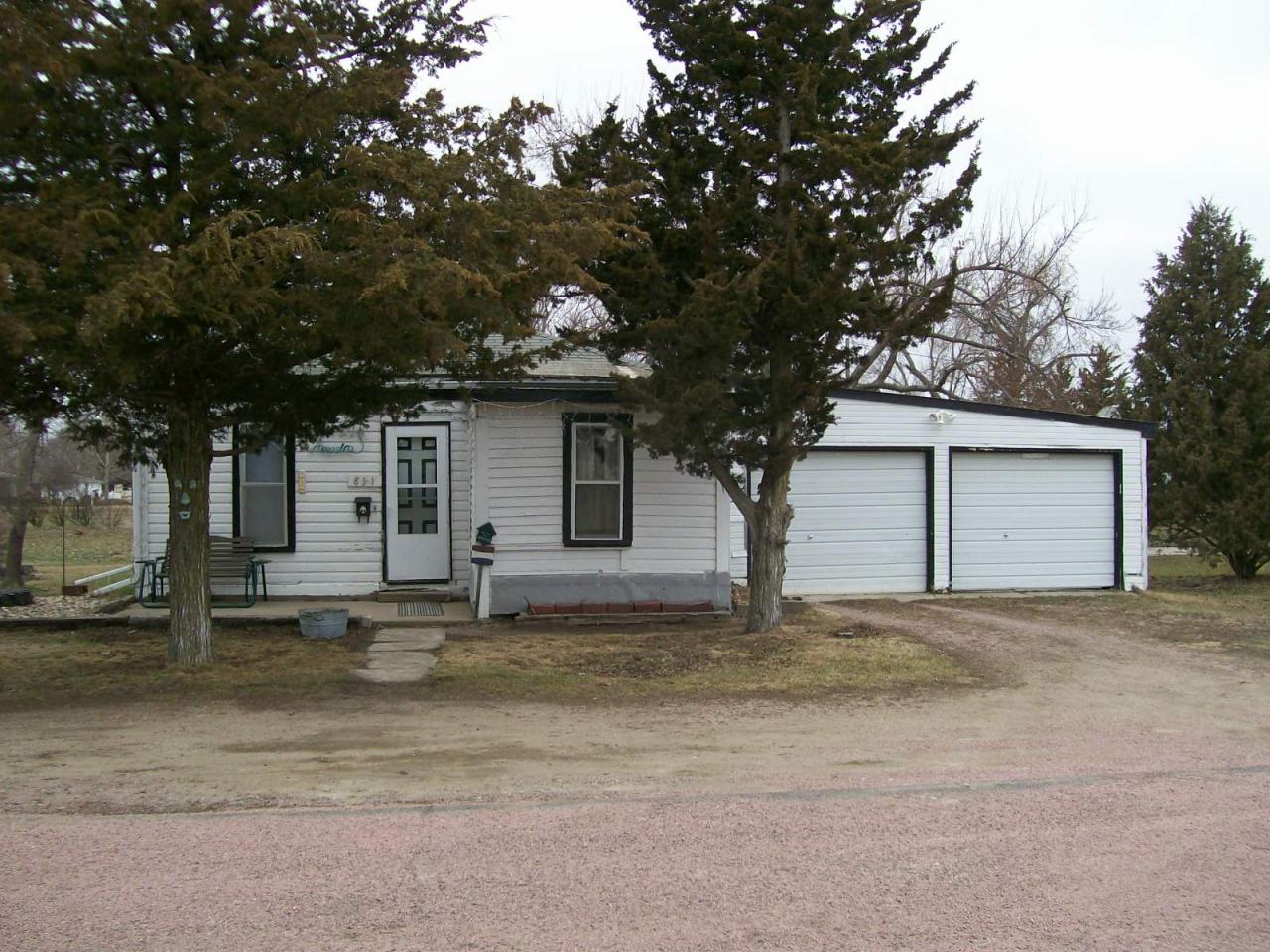 831 POPLAR ST