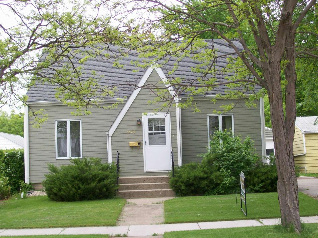 1220 E 2nd