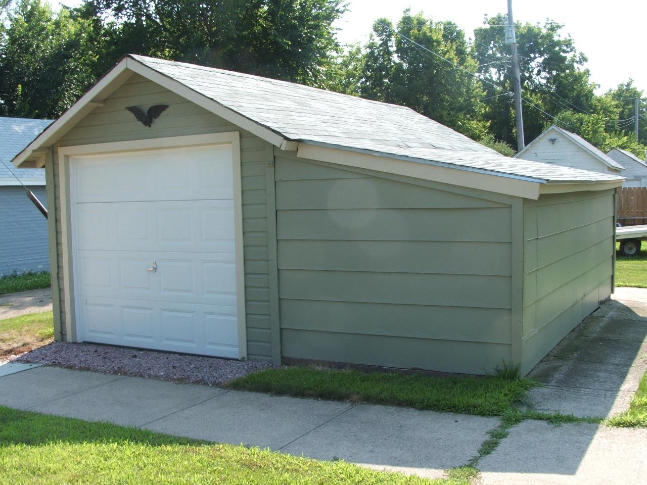 939 E 3rd