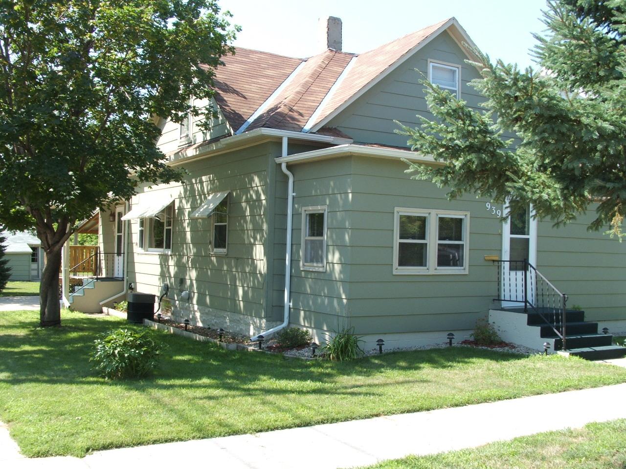 939 E 3rd