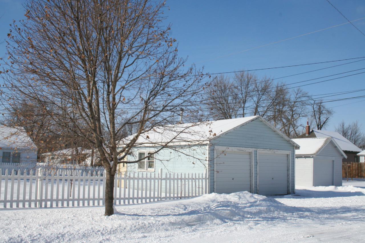 1120 E 2ND AVE