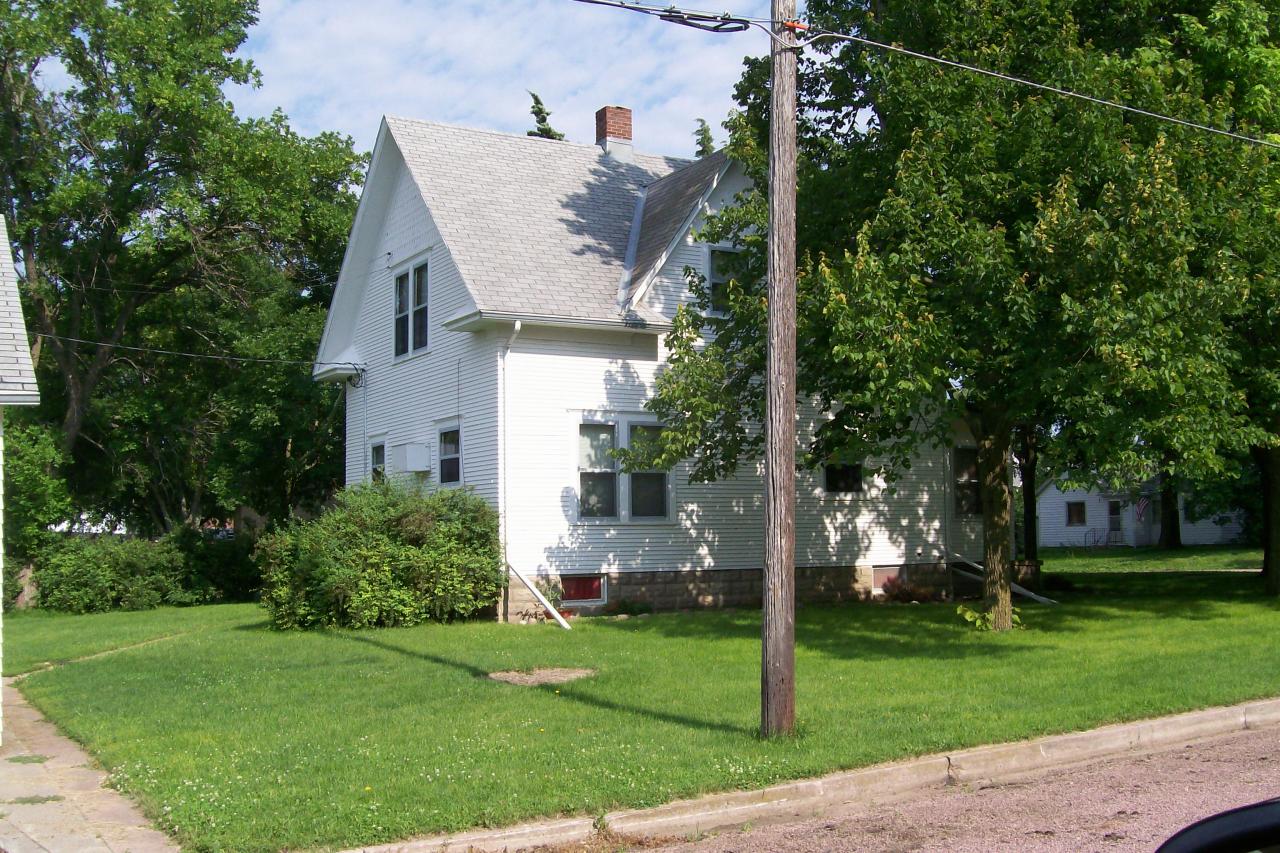 700 E East 4th