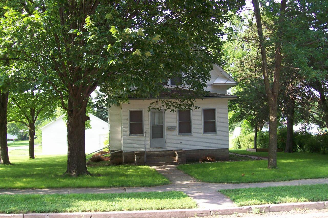 700 E East 4th