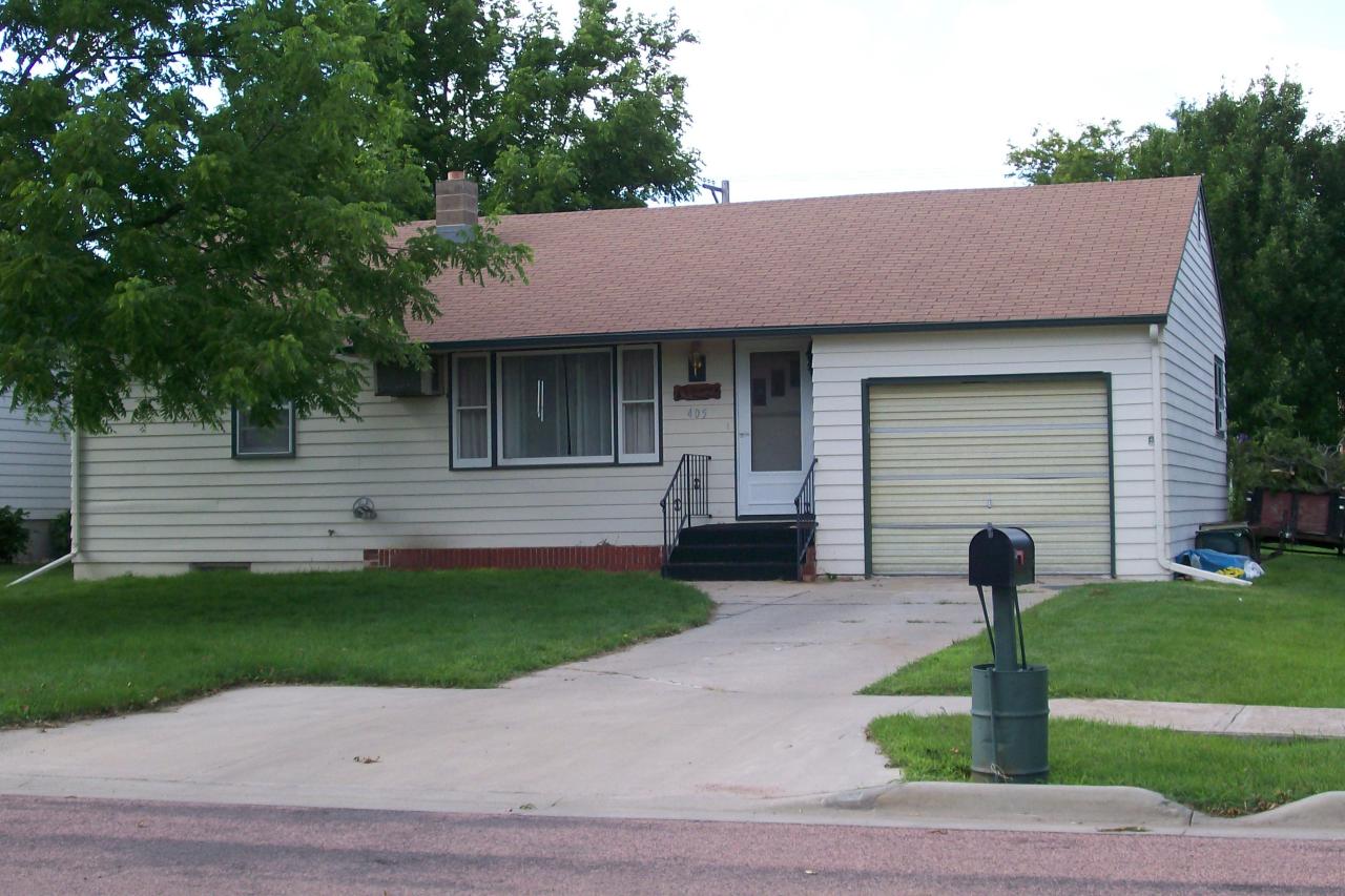 405 W West Maple