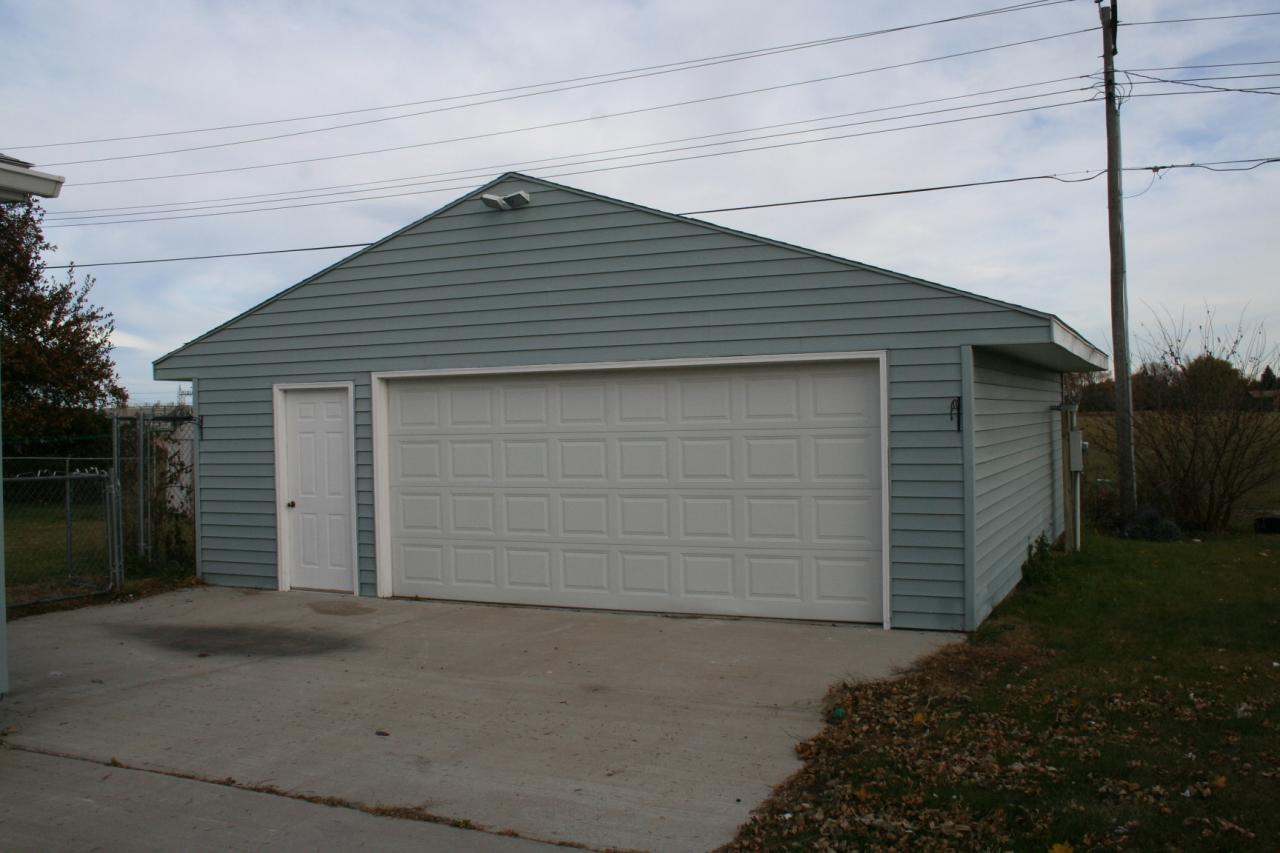 1502 BRIDLE DR