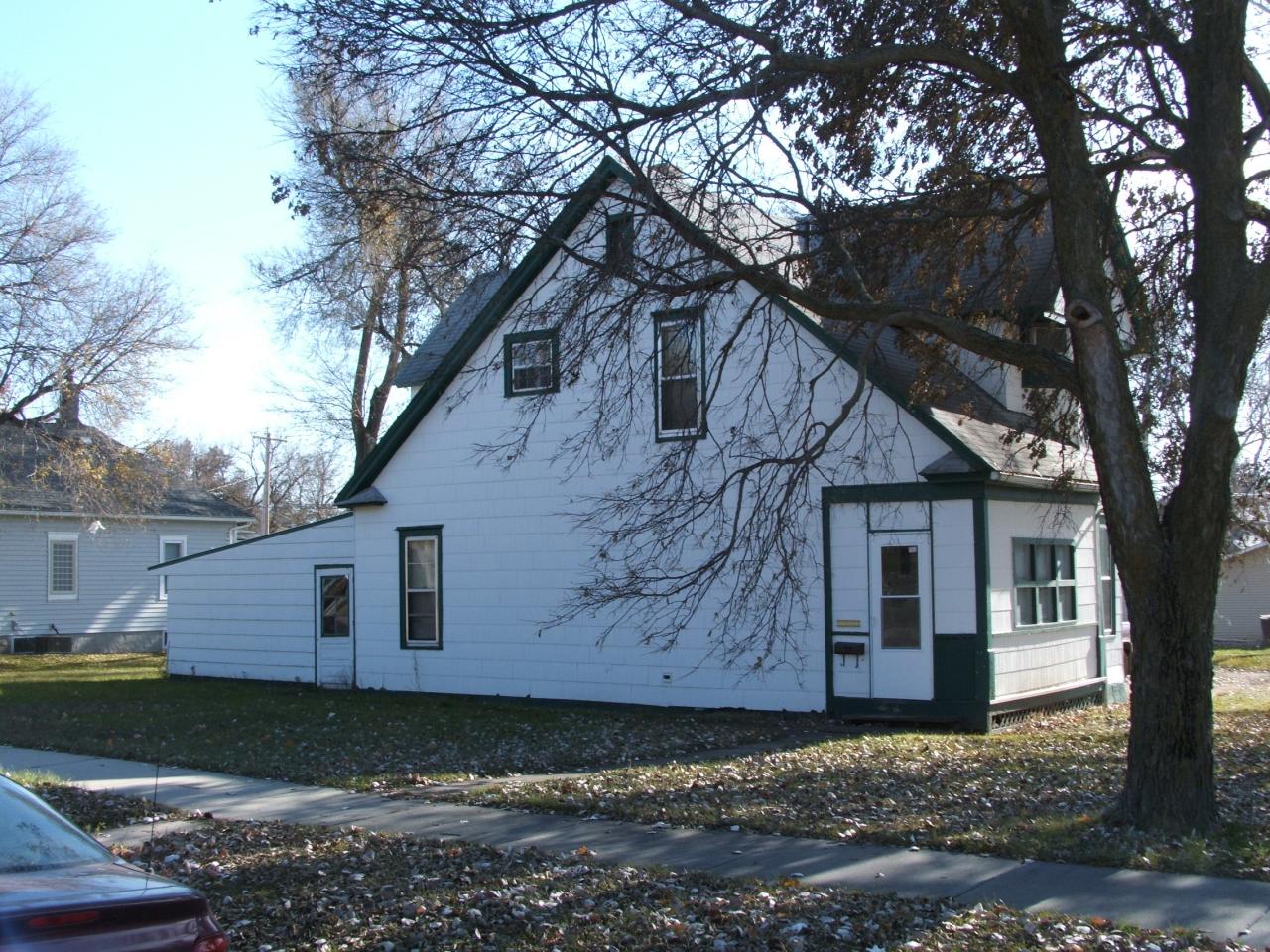 901 E 4th