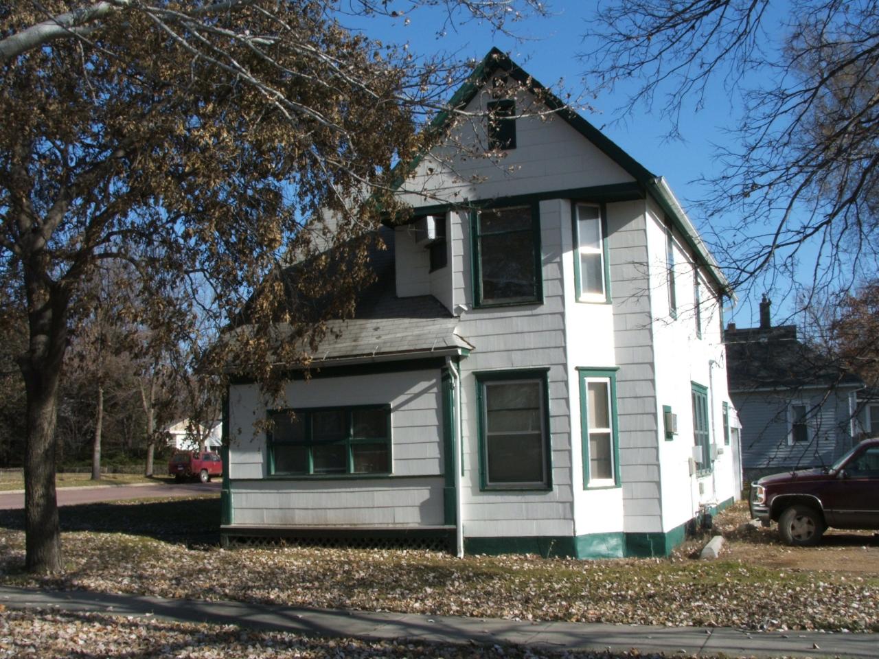 901 E 4th