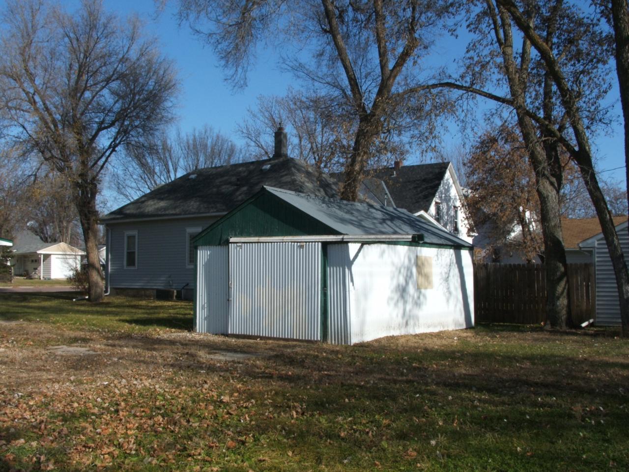 901 E 4th