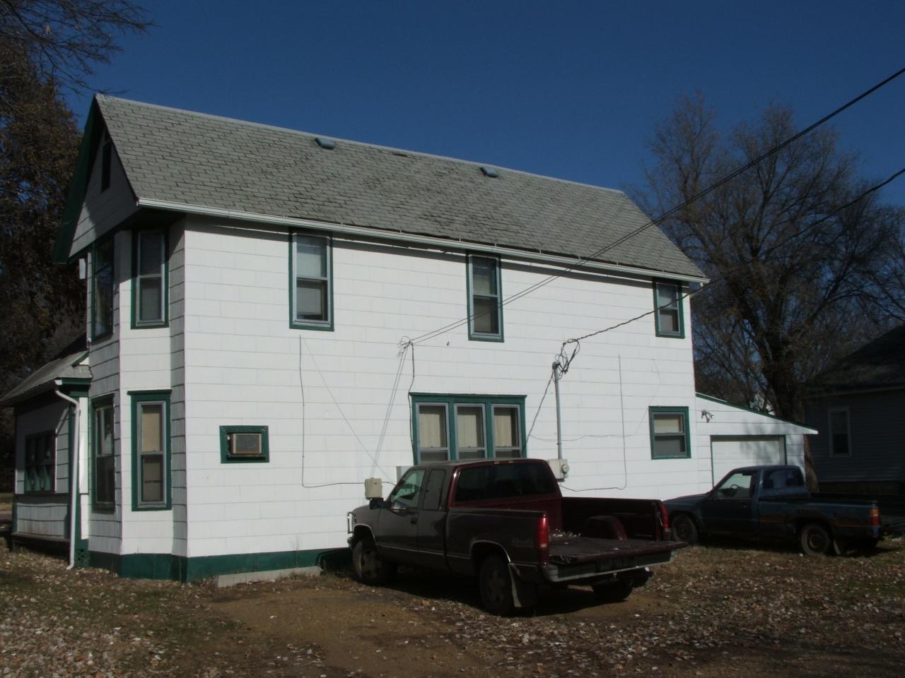 901 E 4th