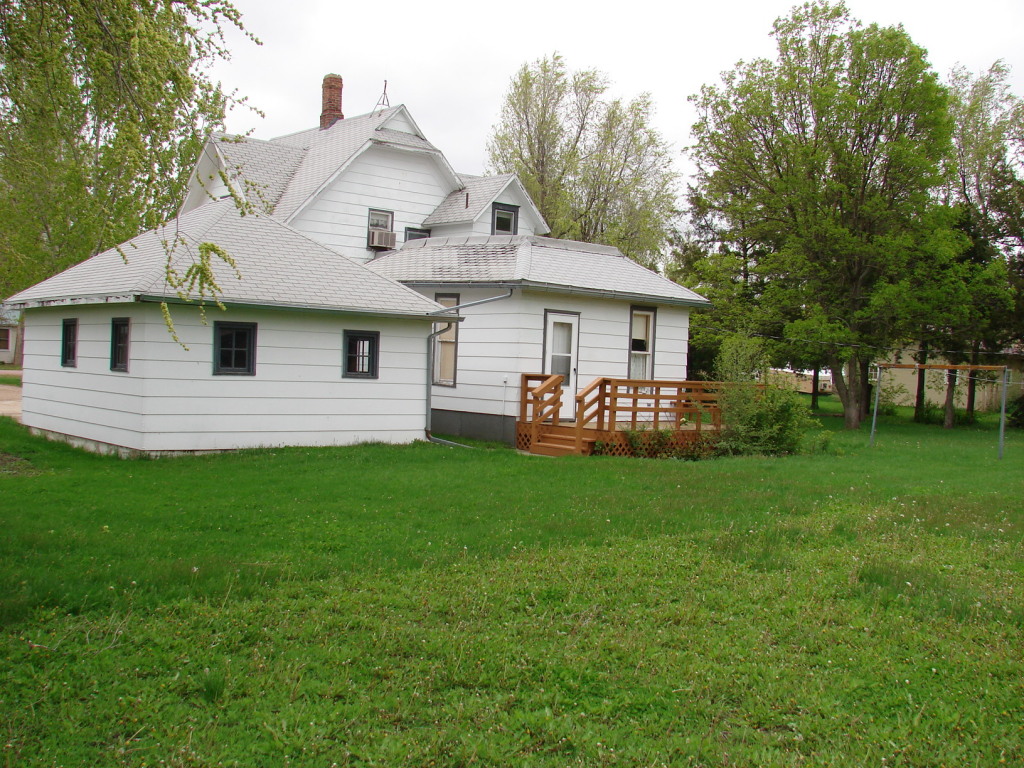 307 E 4th